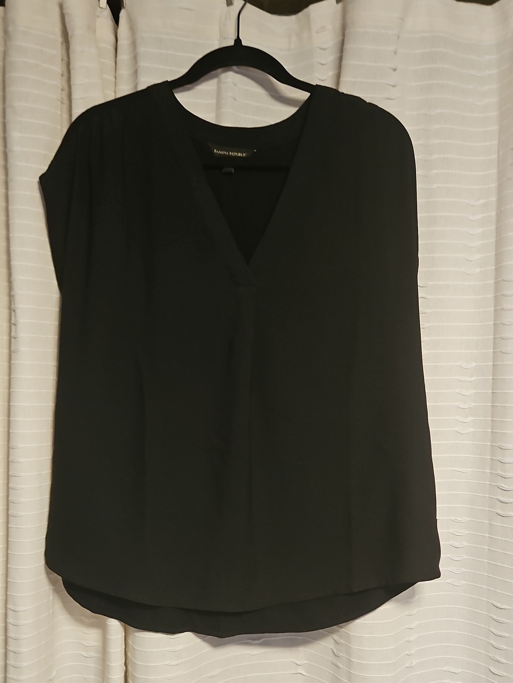Banana Republic Black V-Neck Cap-Sleeve Blouse